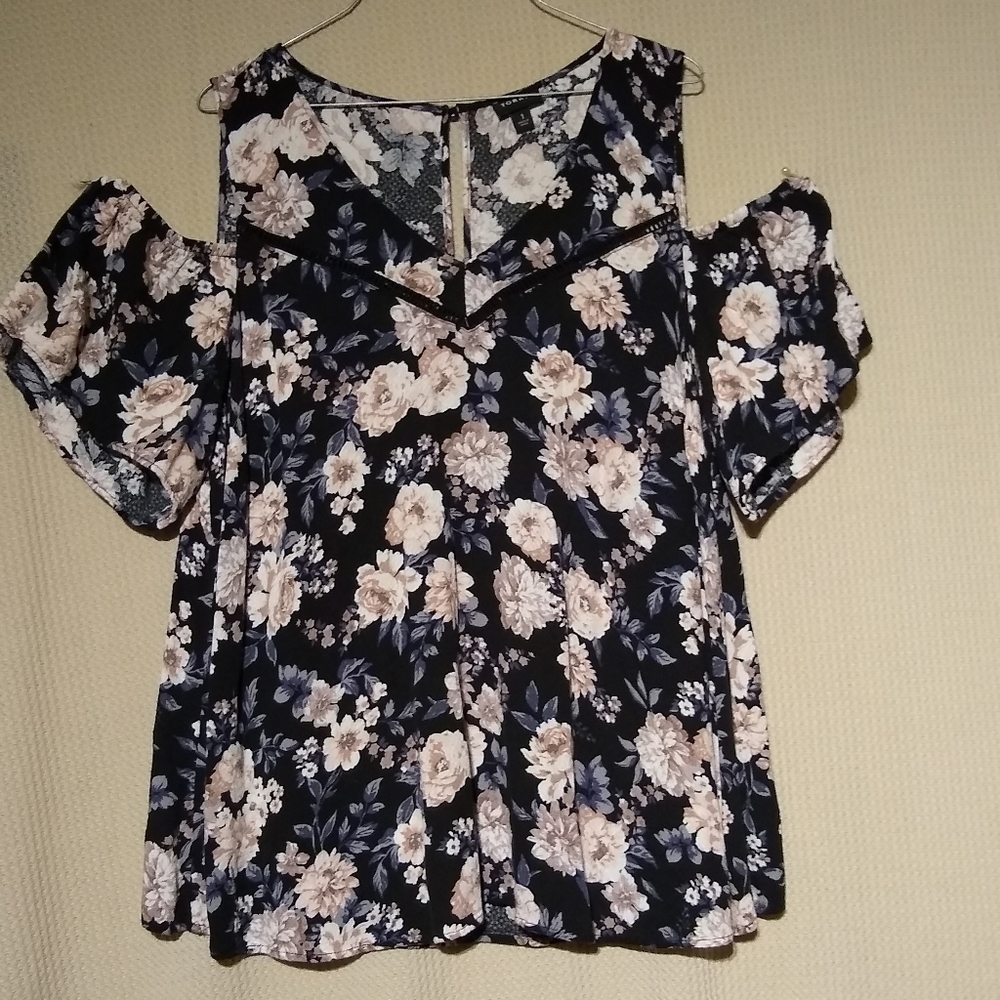 Torrid floral cold shoulder blouse